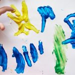 Jeux de peinture : conseils et idées pour guider votre enfant dans ses premiers tableaux