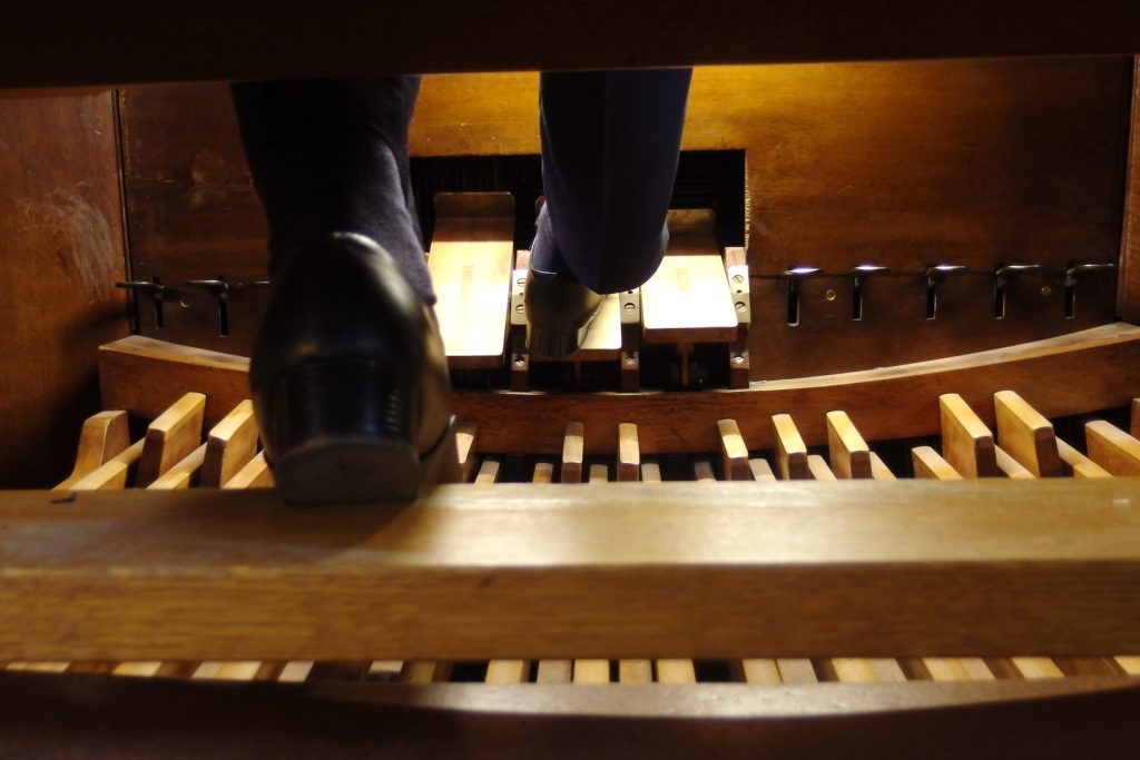 Comparatif claviers et pédaliers pour organistes