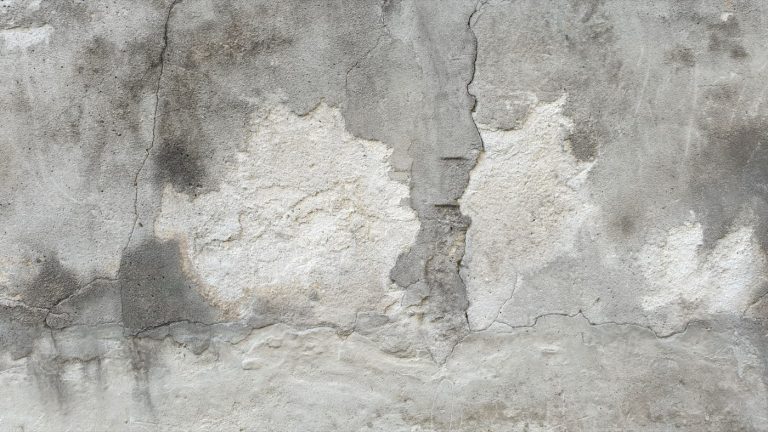 Fissure mur maison : quand faut-il vraiment s'inquiéter