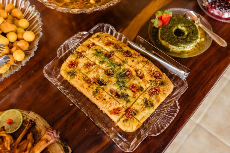 Fougasse provençale : pain plat traditionnel méditerranéen