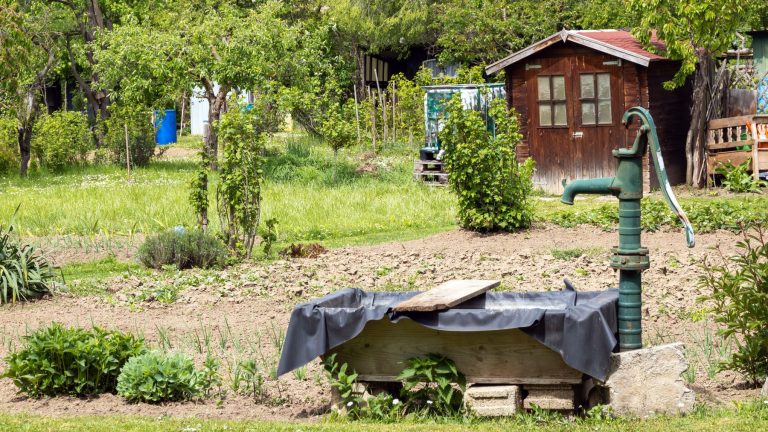 Pompe immergée pour puits : choisir et installer